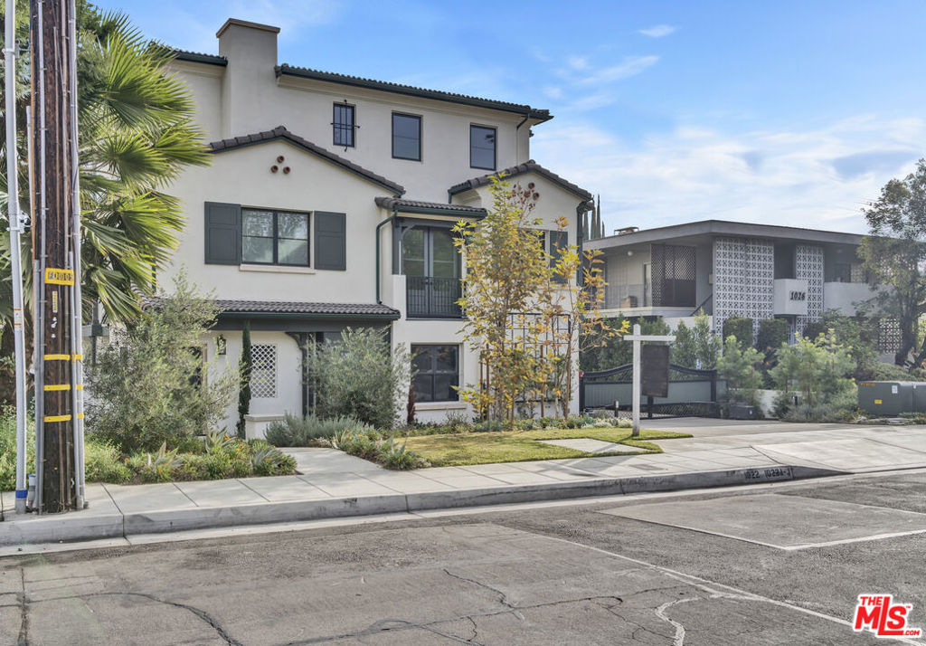 1022 La Cadena Avenue A