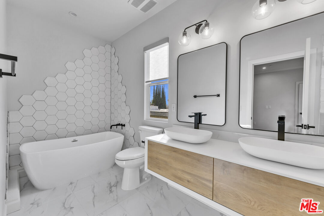 1022 La Cadena Ave Unit: A