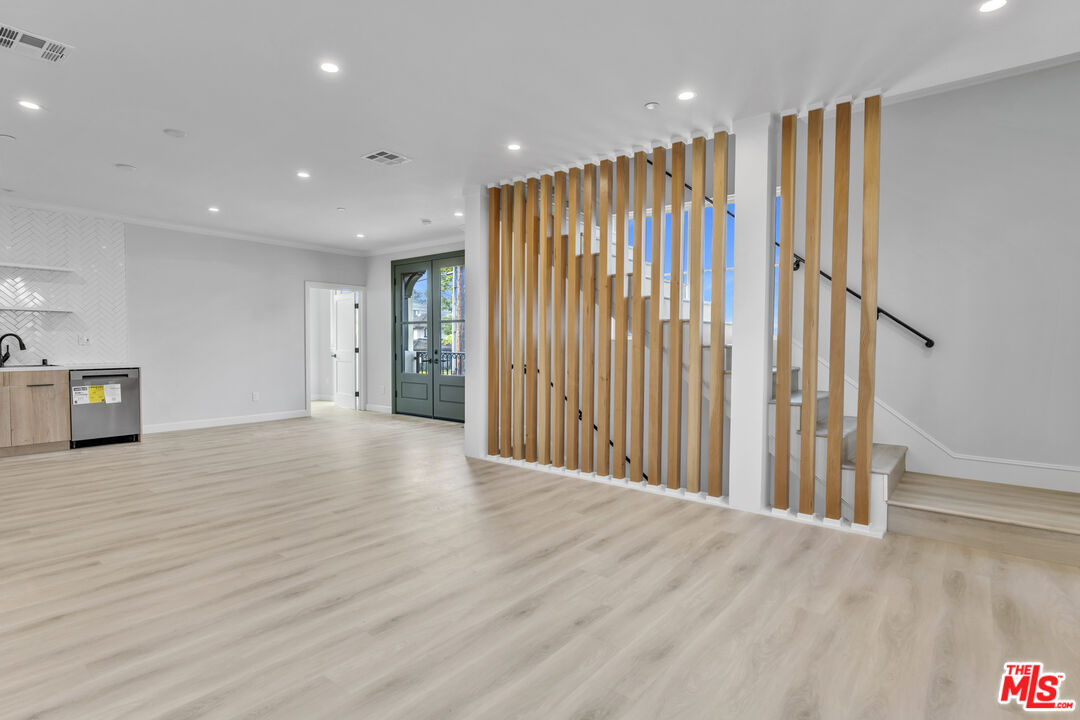 1022 La Cadena Ave Unit: A