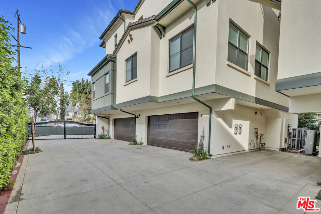 1022 La Cadena Avenue A