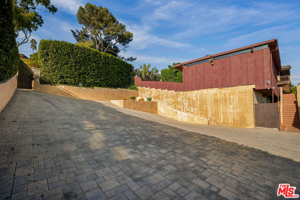 620 Resolano Drive