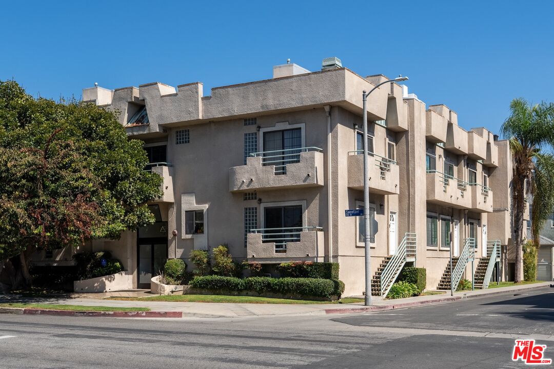 102 N Sweetzer Ave Unit: 106