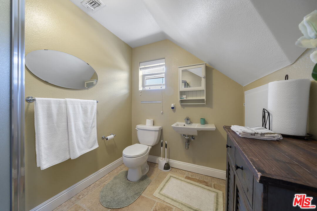 18087 Newview Dr