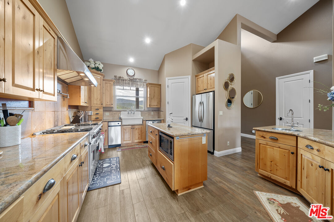 18087 Newview Dr