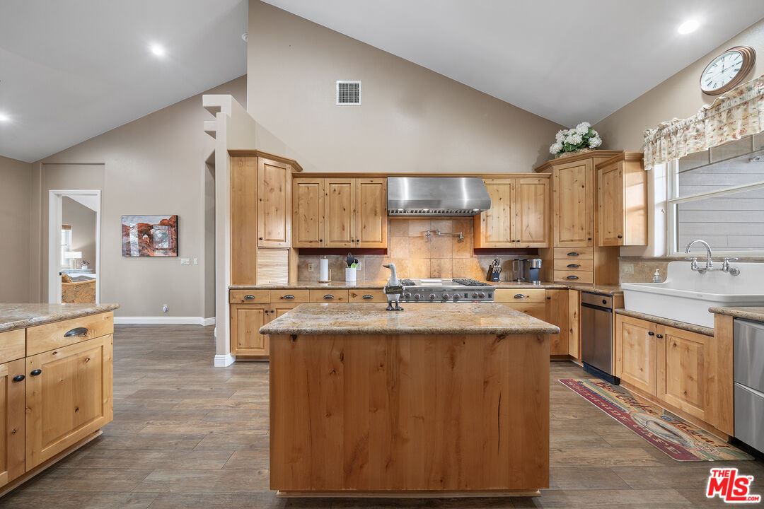 18087 Newview Dr
