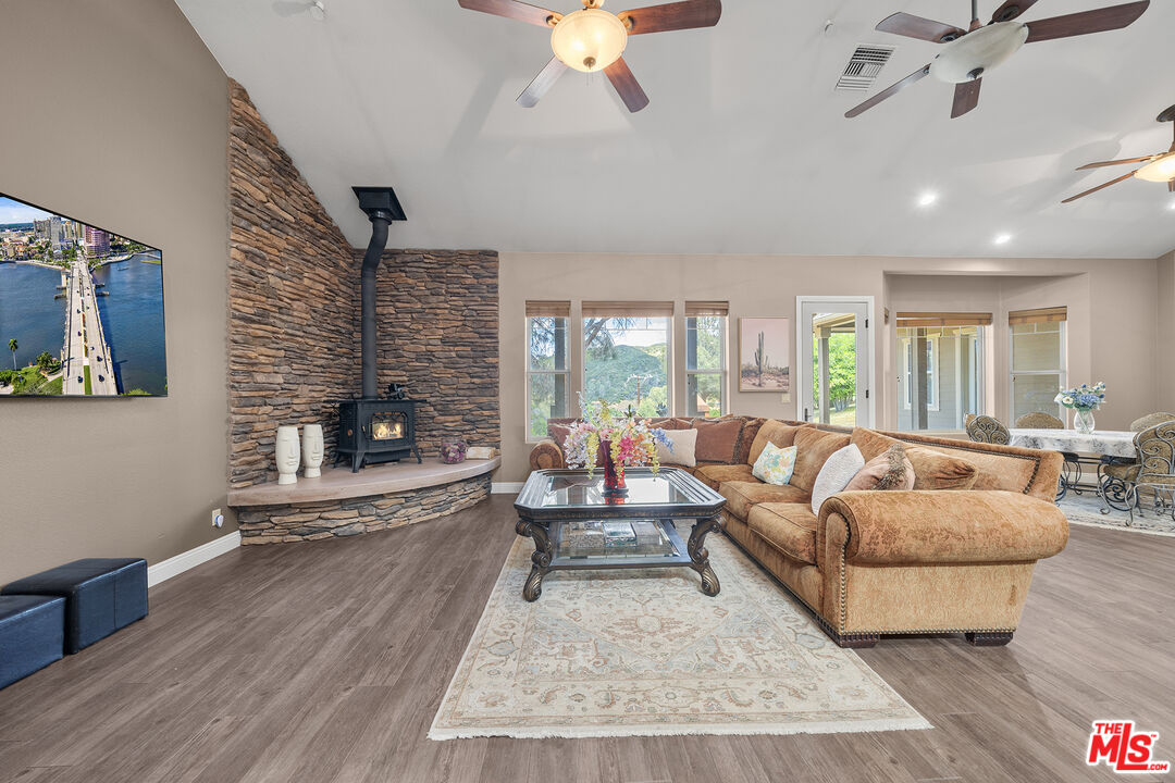 18087 Newview Dr