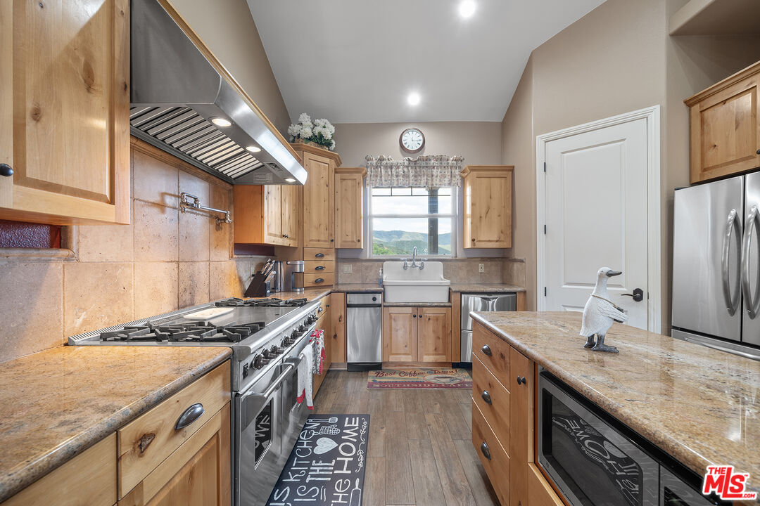 18087 Newview Dr