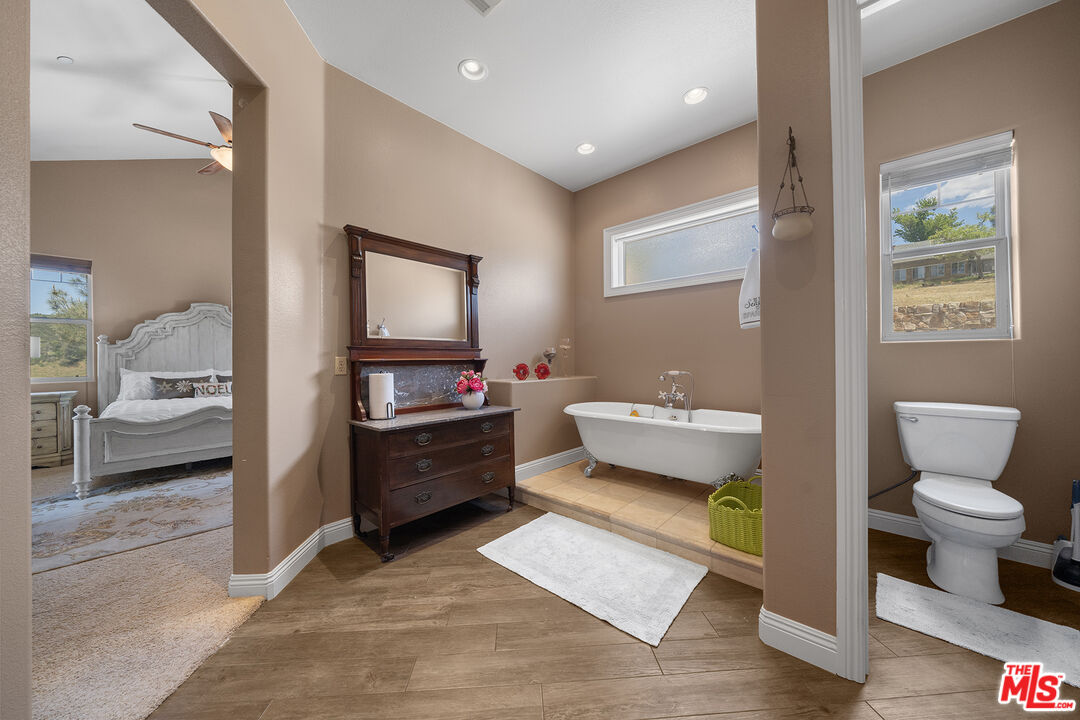 18087 Newview Dr