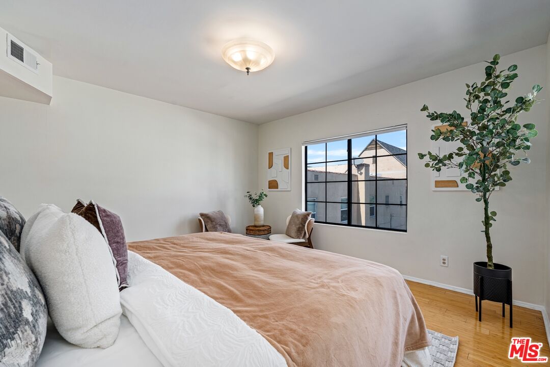 102 N Sweetzer Ave Unit: 106