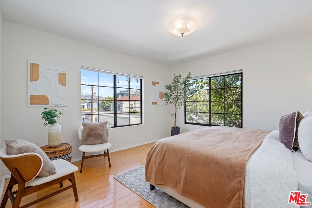 102 N Sweetzer Avenue 106