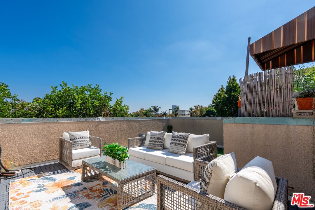 102 N Sweetzer Ave Unit: 106