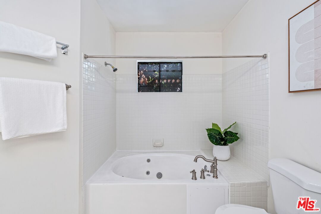 102 N Sweetzer Ave Unit: 106