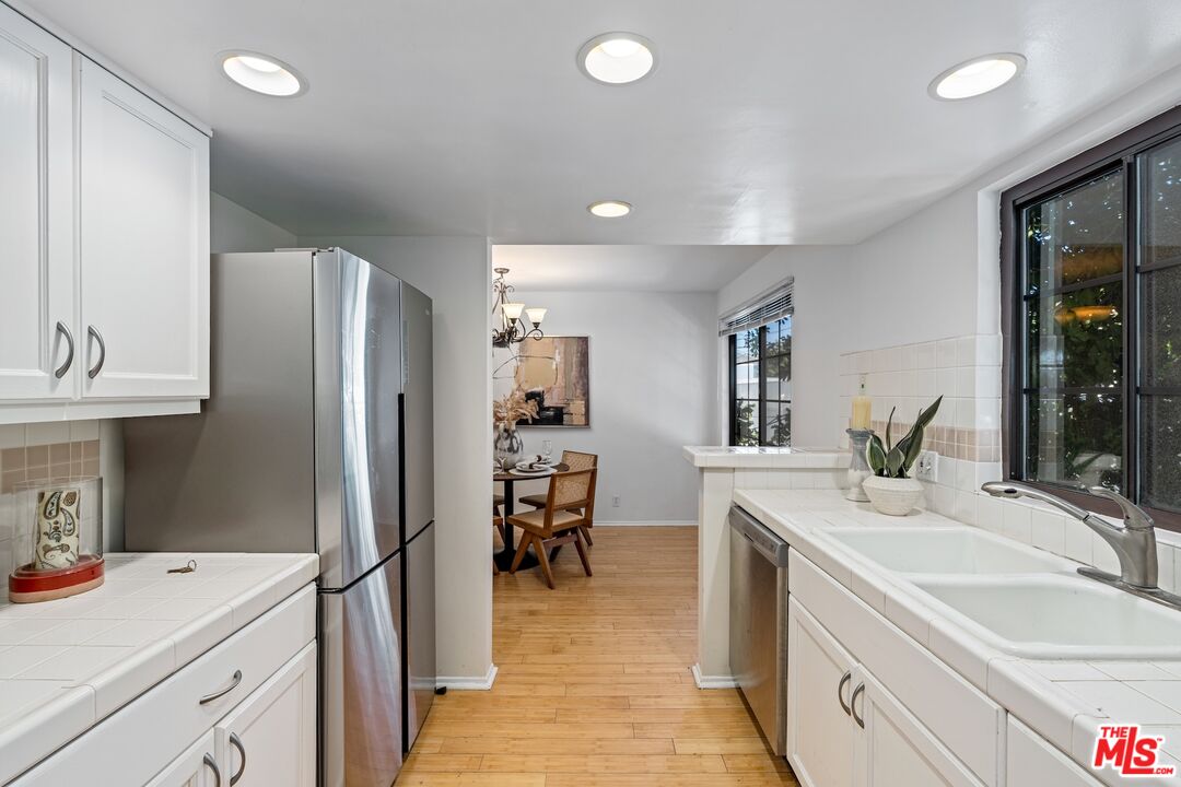 102 N Sweetzer Ave Unit: 106