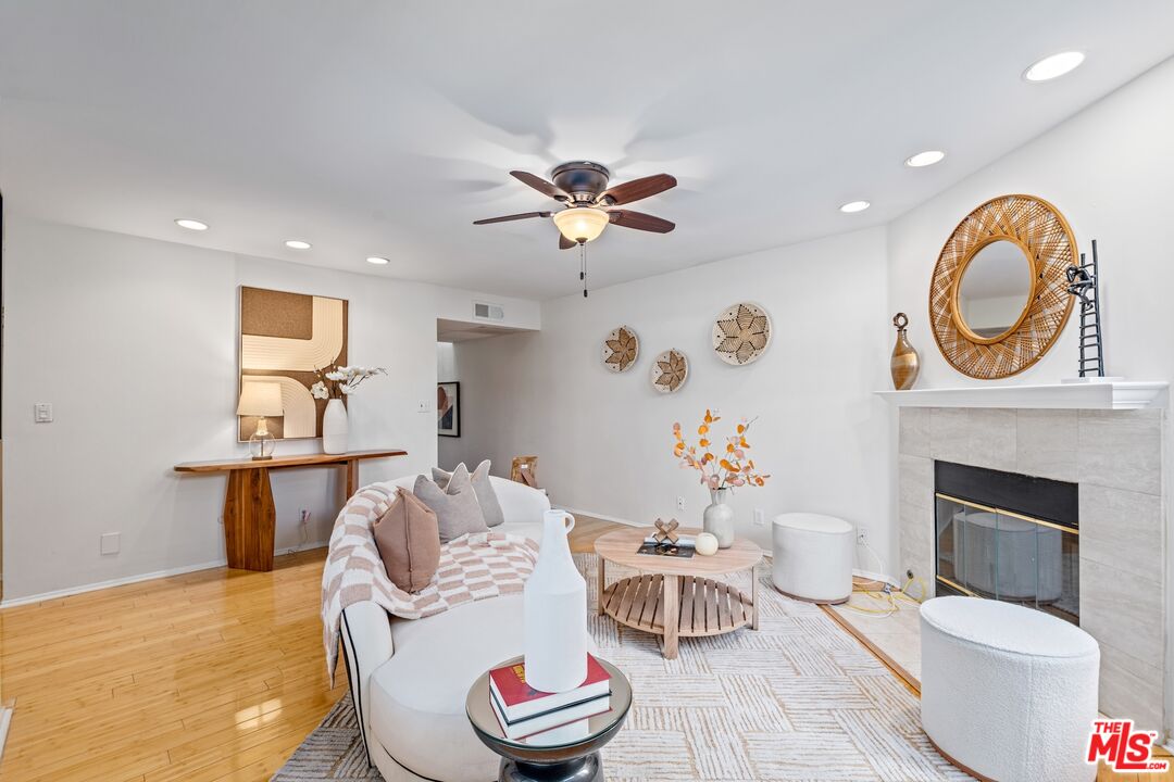 102 N Sweetzer Ave Unit: 106