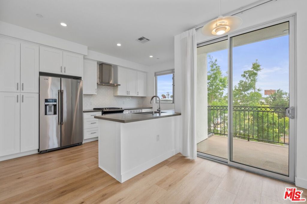 1060 S Bronson Avenue 1