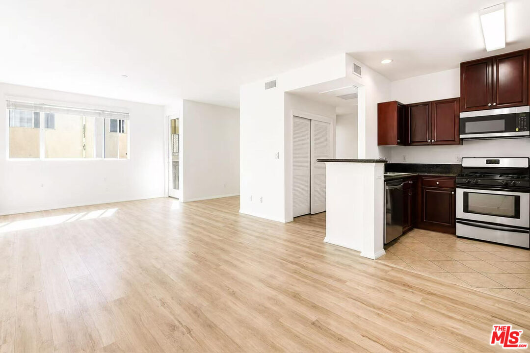 13941 Sherman Way Unit: 205