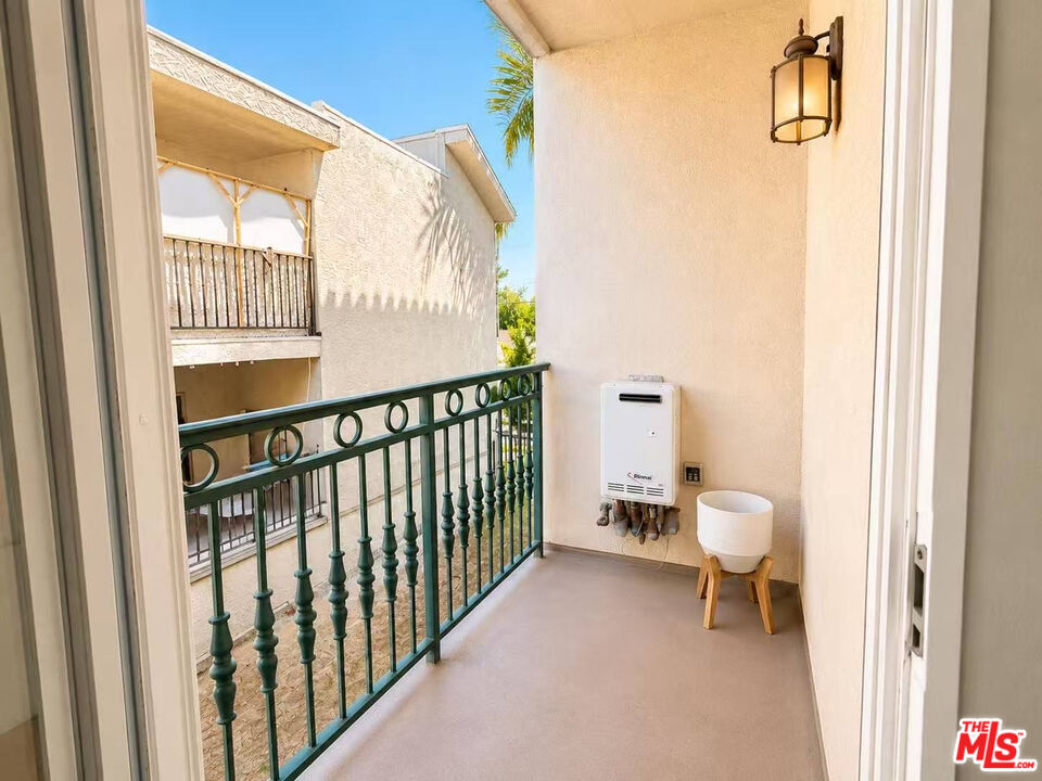 13941 Sherman Way Unit: 205