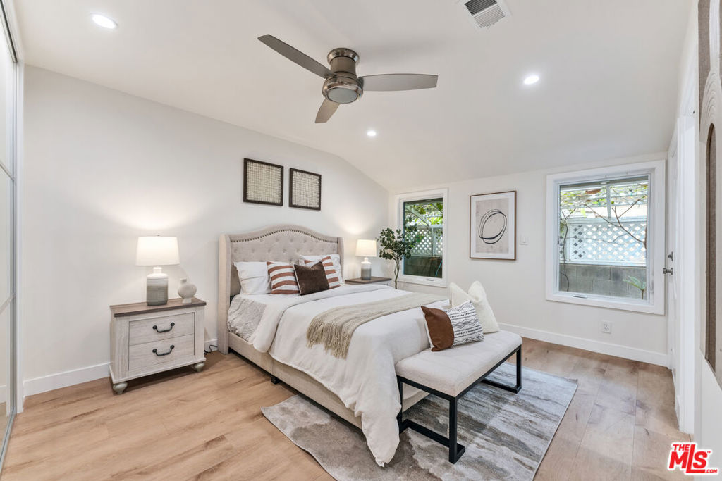 256 N Doheny Drive