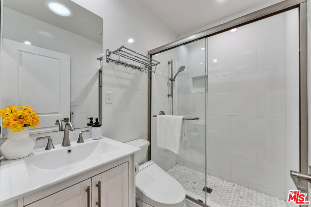 256 N Doheny Drive