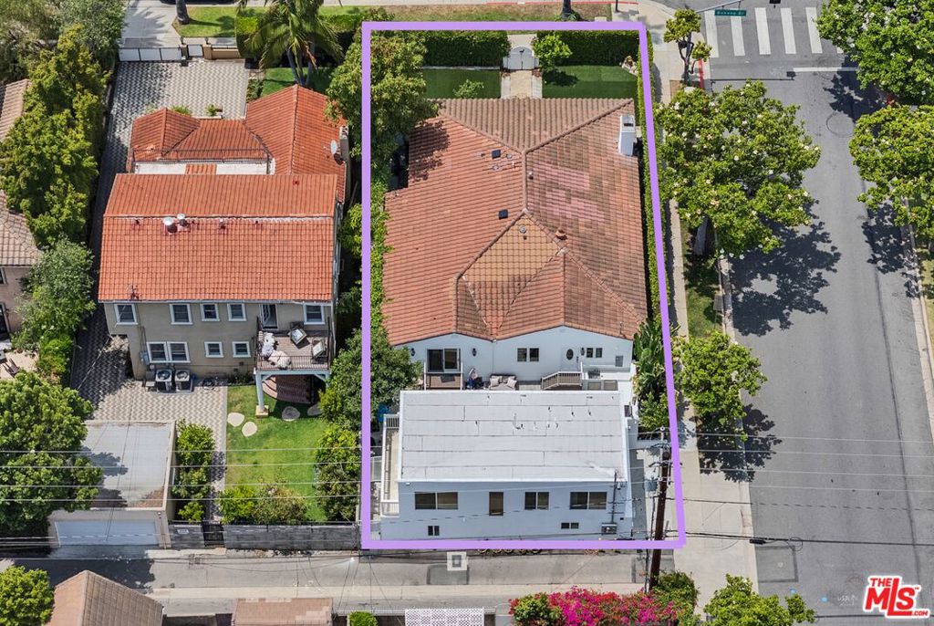 256 N Doheny Drive