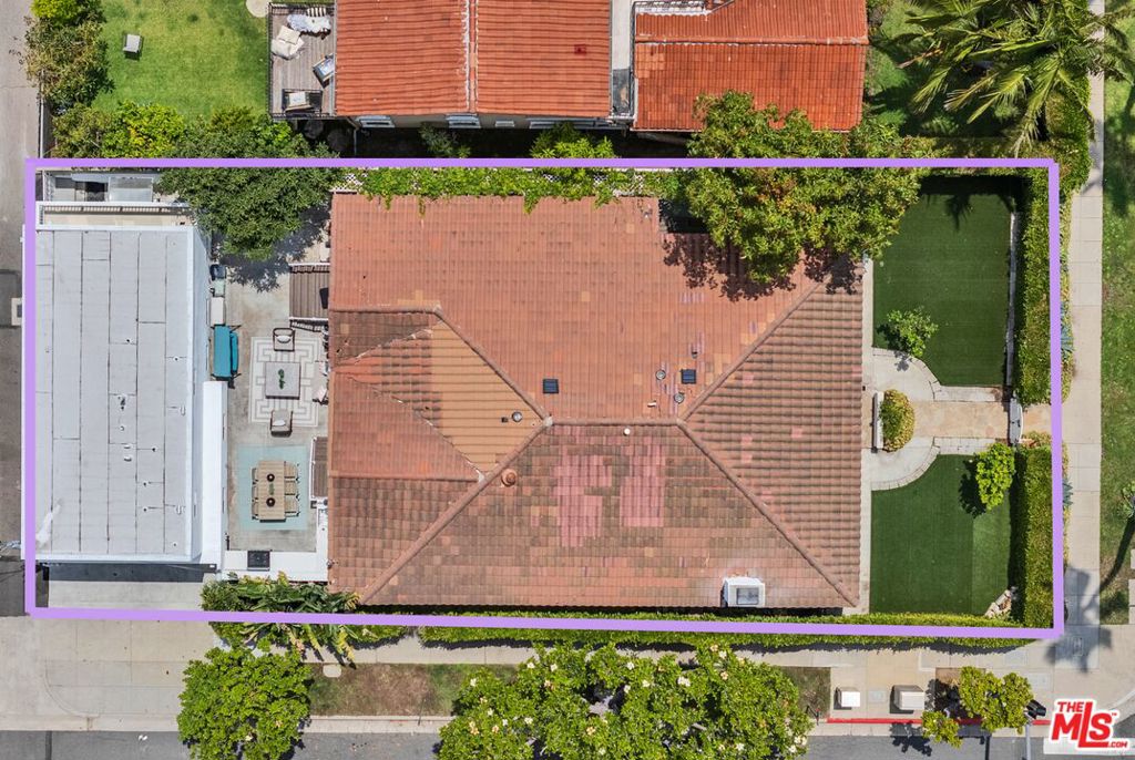 256 N Doheny Drive