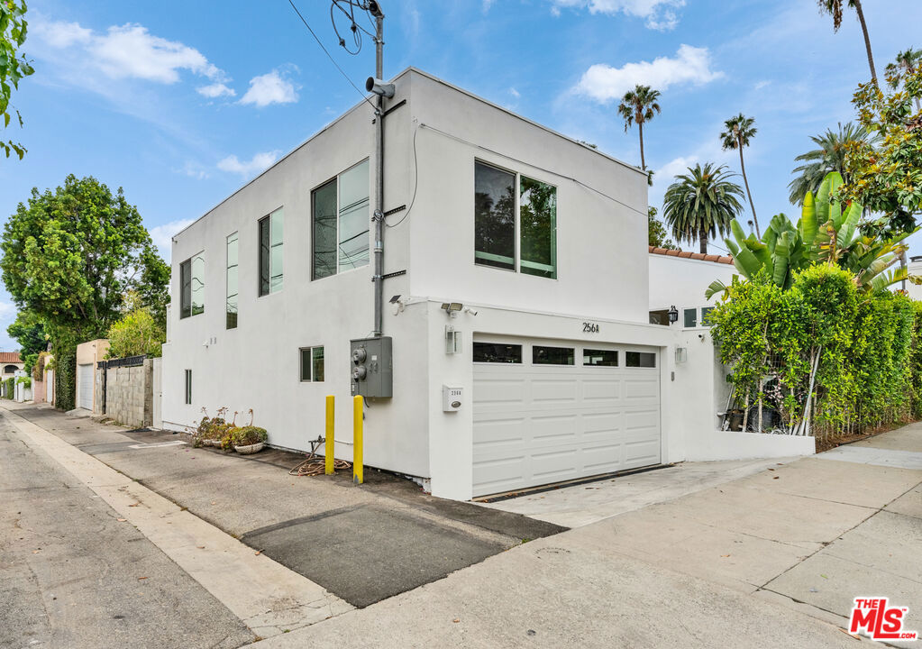 256 N Doheny Drive