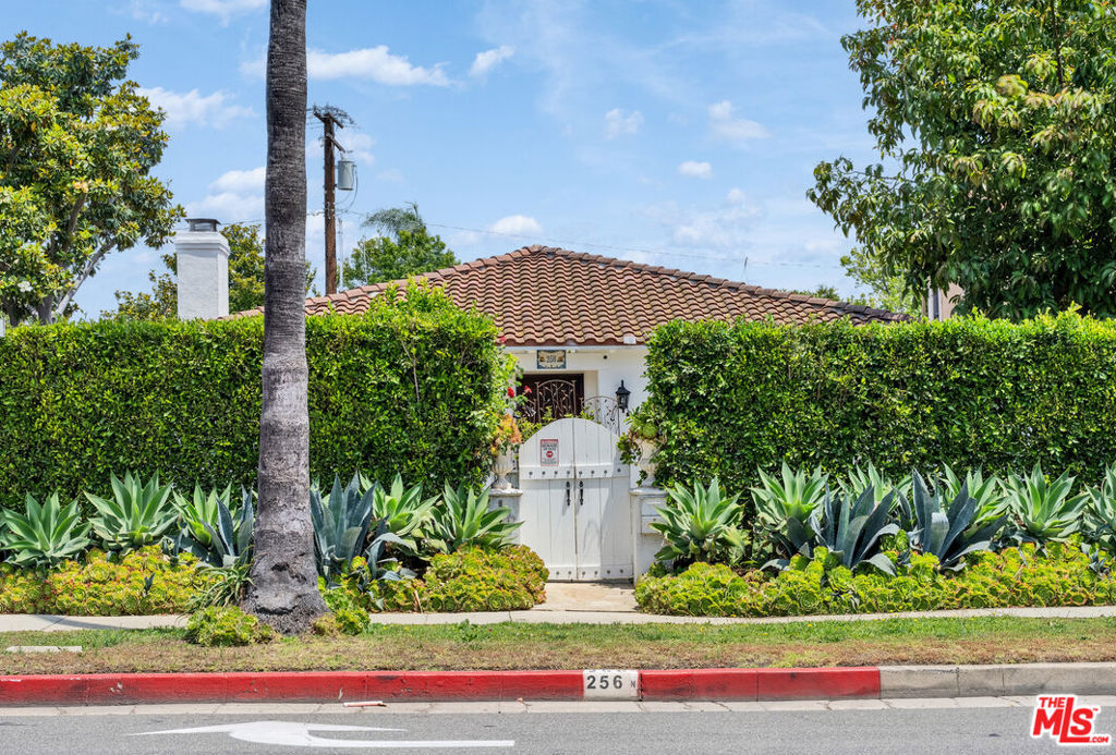 256 N Doheny Drive