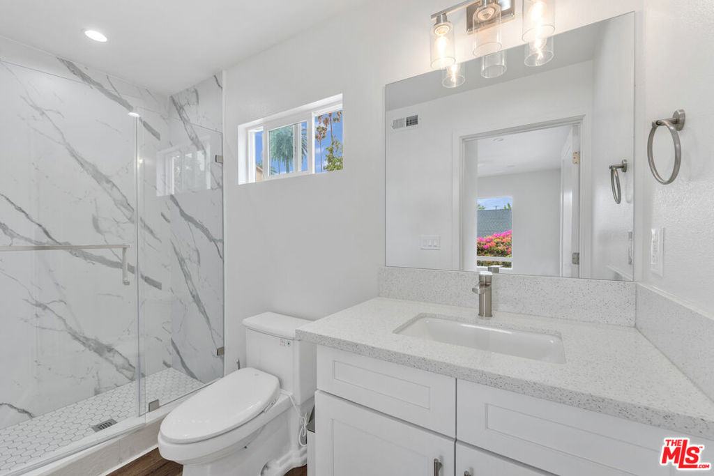 256 N Doheny Drive