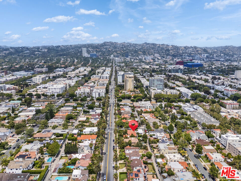 256 N Doheny Drive