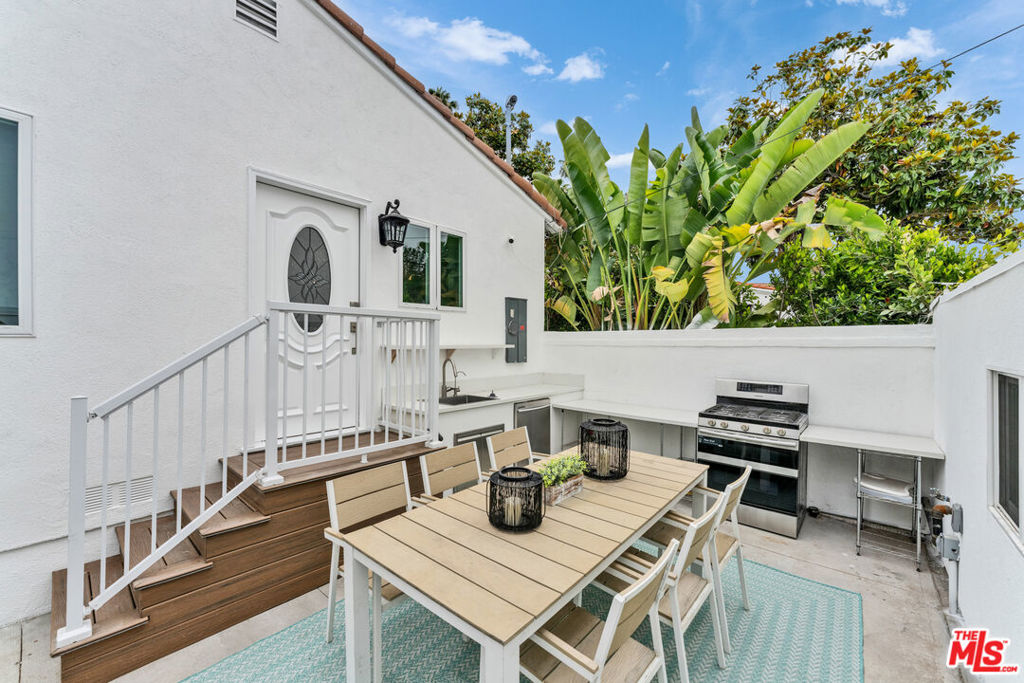 256 N Doheny Drive