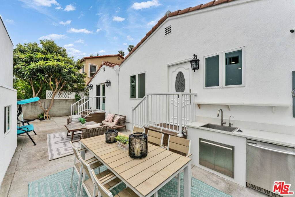 256 N Doheny Drive