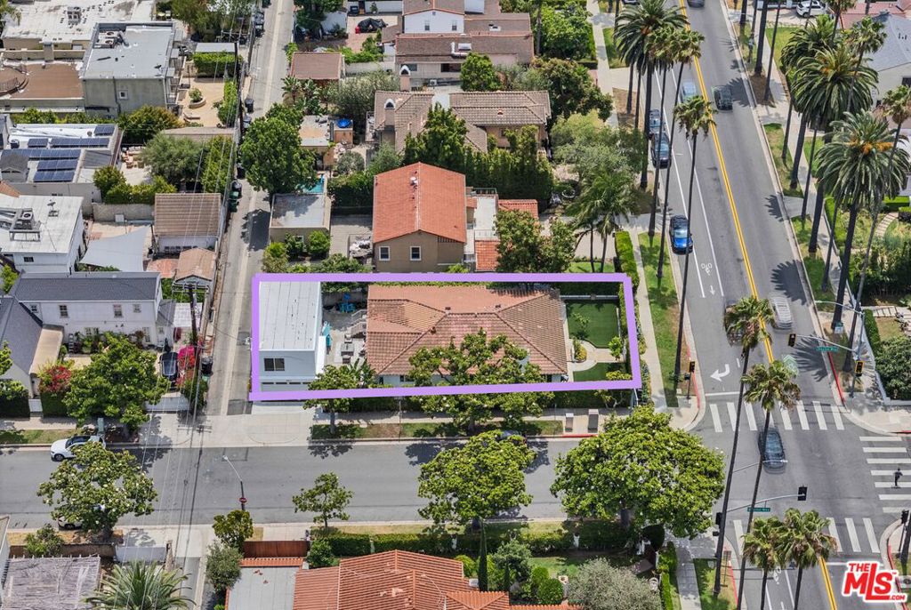 256 N Doheny Drive