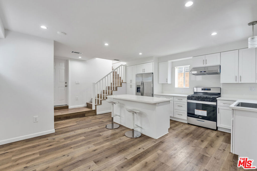 256 N Doheny Drive