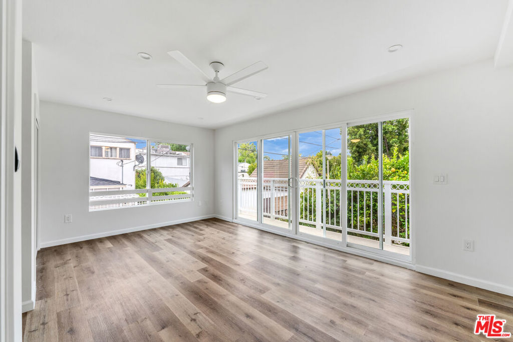 256 N Doheny Drive