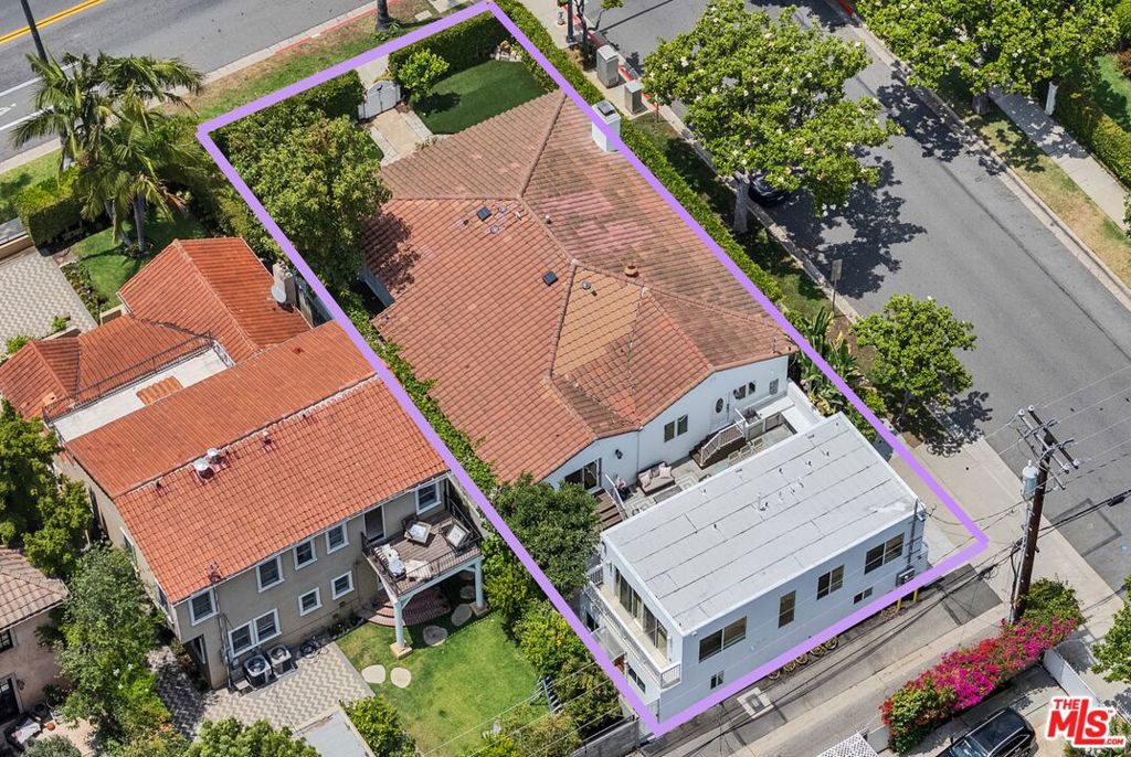 256 N Doheny Drive