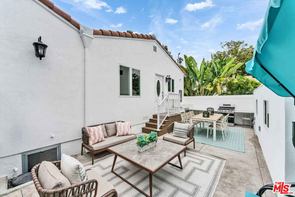 256 N Doheny Drive