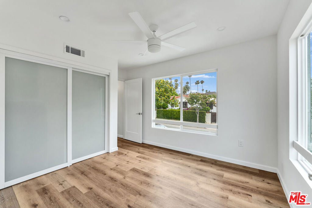 256 N Doheny Drive