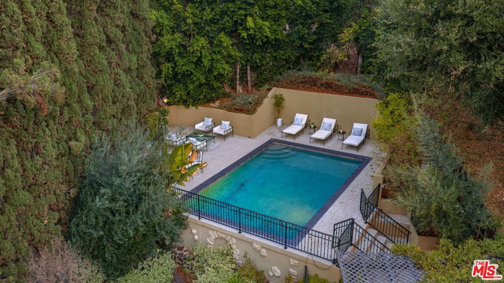 3225 Oakshire Drive