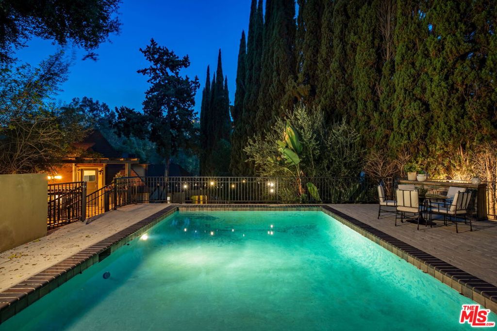 3225 Oakshire Drive