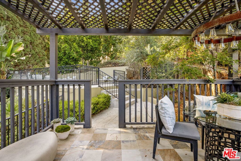 3225 Oakshire Drive