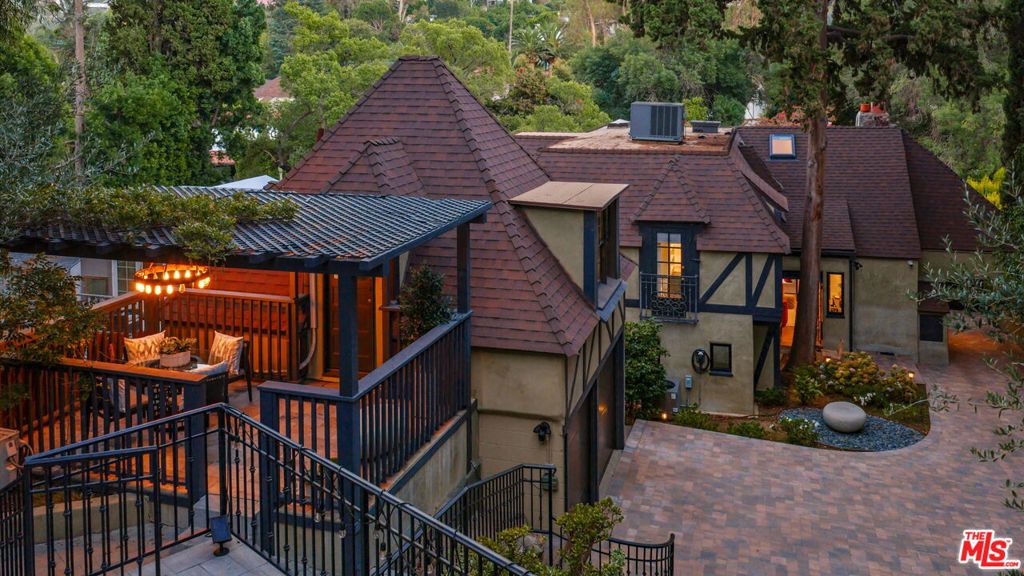 3225 Oakshire Drive