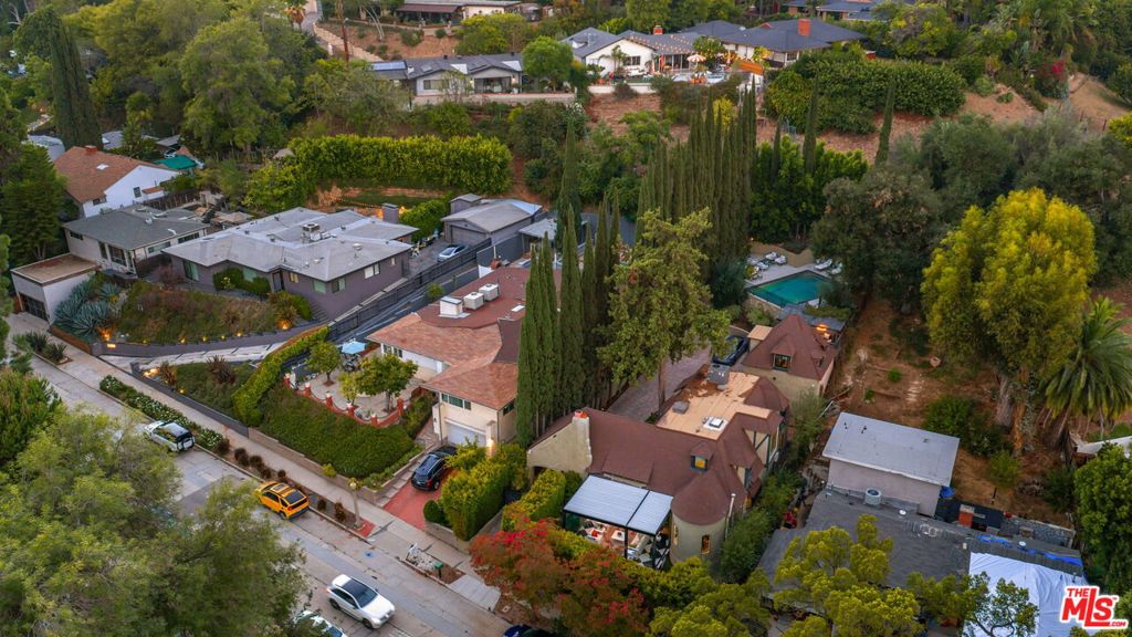 3225 Oakshire Drive