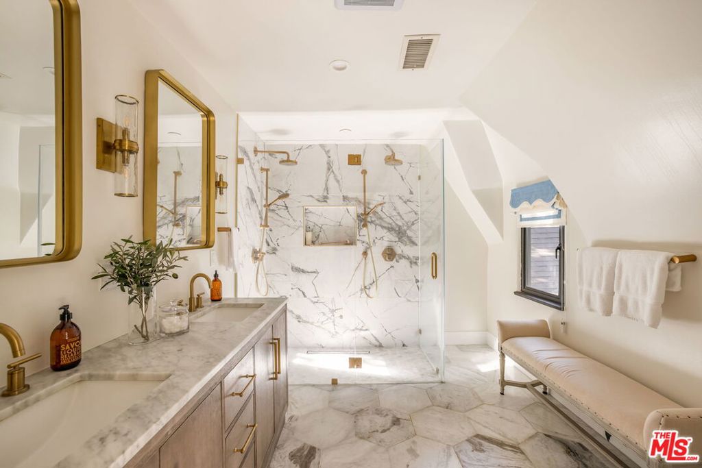 3225 Oakshire Drive