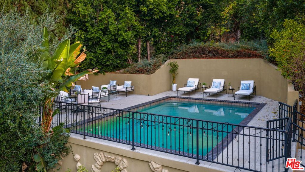 3225 Oakshire Drive