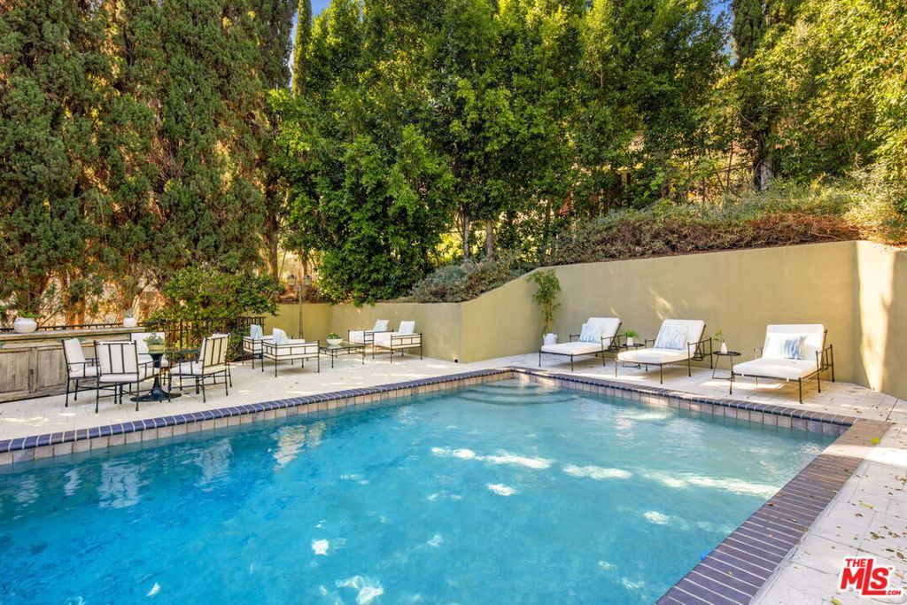 3225 Oakshire Drive