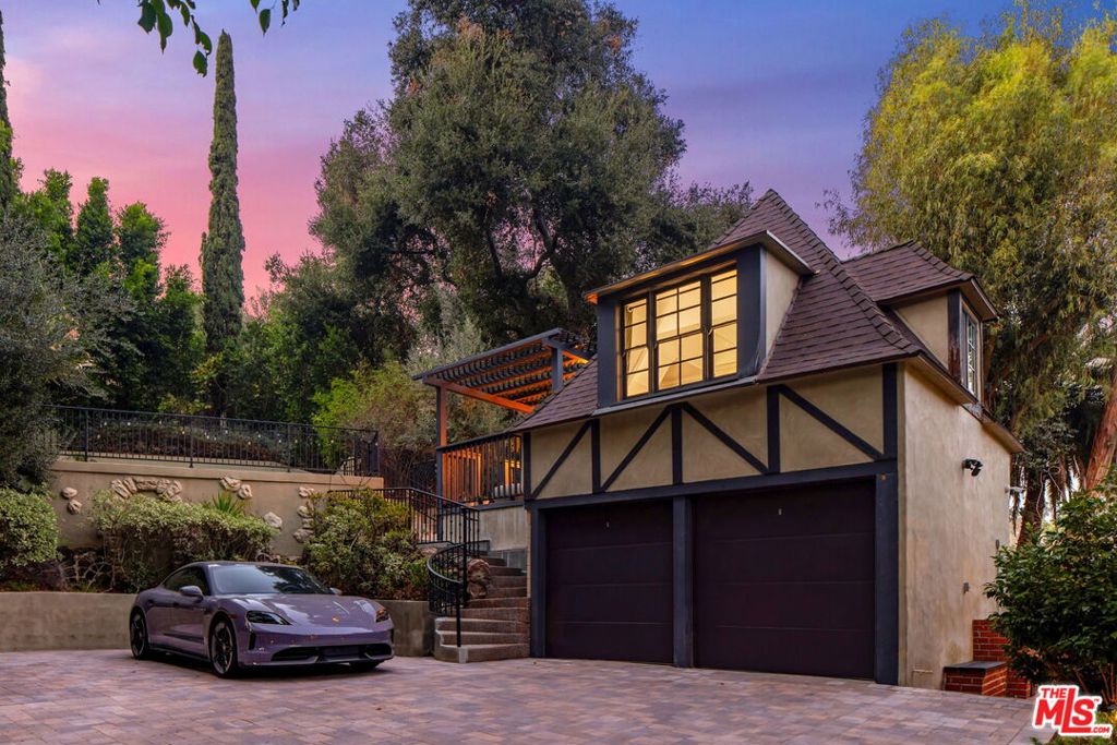 3225 Oakshire Drive
