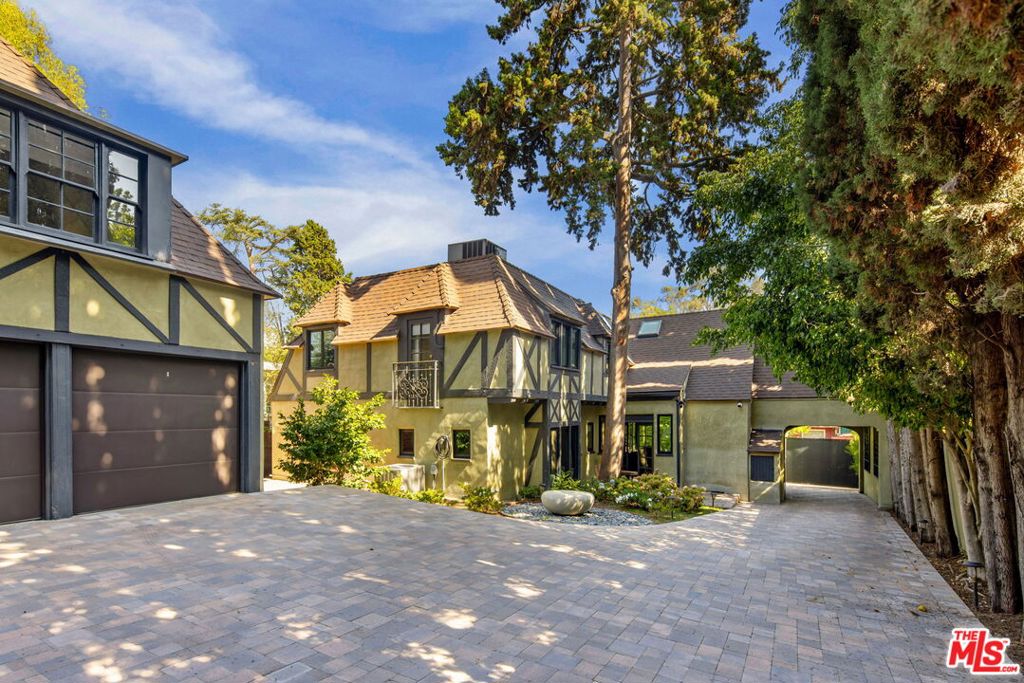 3225 Oakshire Drive