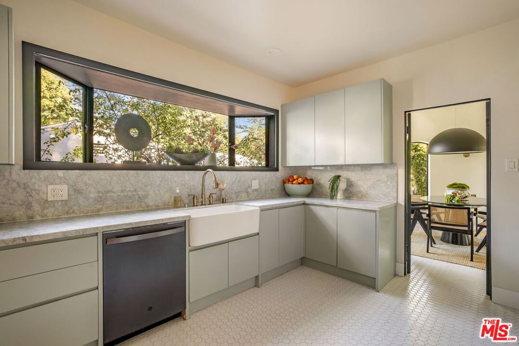 3225 Oakshire Drive