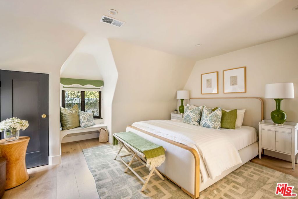 3225 Oakshire Drive