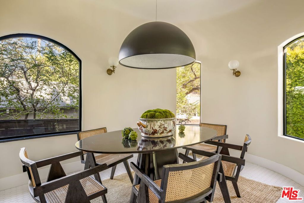 3225 Oakshire Drive